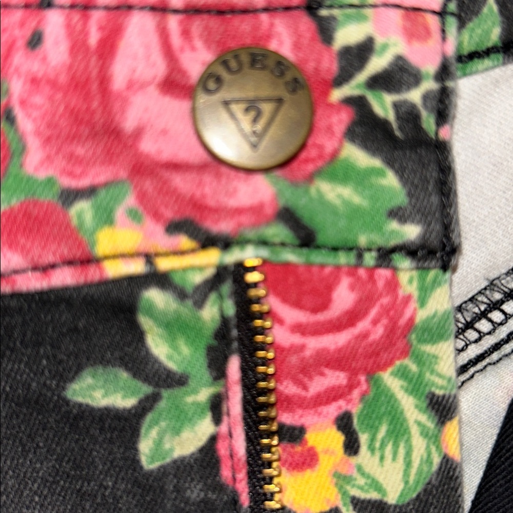 Vintage Guess jeans 🌺🌸 - Picture 3 of 9